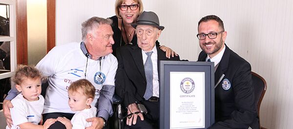 Старейший мужчина планеты с родственниками - Sputnik Беларусь