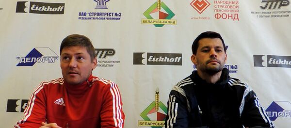 Главный тренер солигорского Шахтера Сергей Никифоренко (слева) и капитан команды Артем Старгородский - Sputnik Беларусь