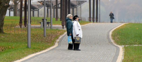 Женщины в парке Женщины в парке - Sputnik Беларусь