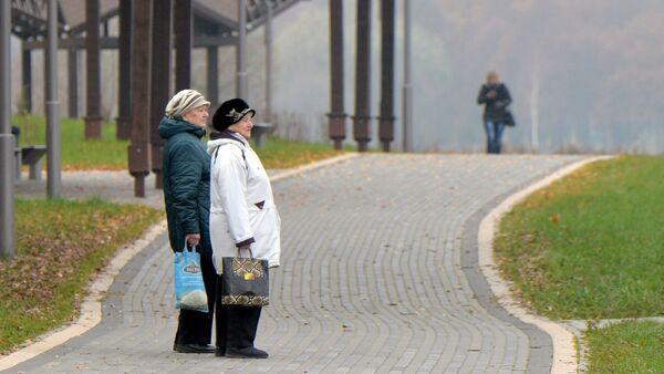 Женщины в парке - Sputnik Беларусь