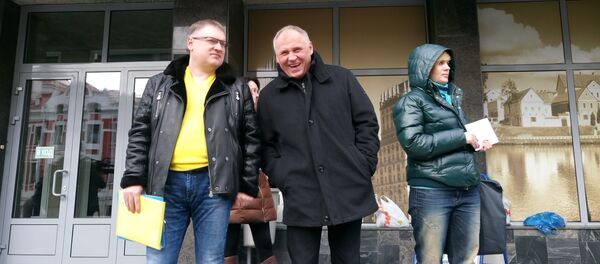 Николай Статкевич и Анатолий Шумченко у МНС - Sputnik Беларусь