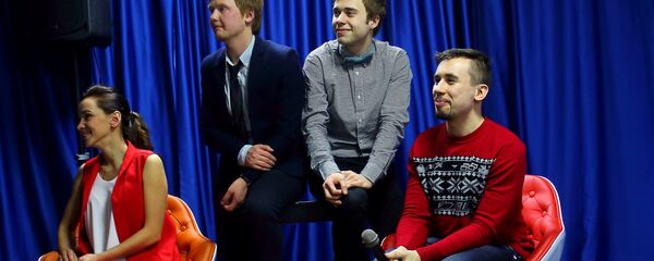 Актрыса Алеся Грыбок, рэжысёр Яўген Лыткін, акцёр Ягор Пятрэнка, аператар Максім Малахаў (злева направа) падчас прэзентацыі фільму Ра +Дж Актрыса Алеся Грыбок, рэжысёр Яўген Лыткін, акцёр Ягор Пятрэнка, аператар Максім Малахаў (злева направа) падчас прэзентацыі фільму Ра +Дж - Sputnik Беларусь