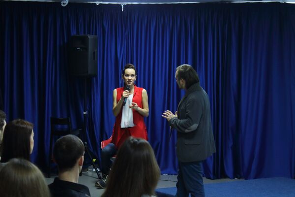 Алеся Грыбок падчас закрытага паказу фільму Ра і Дж Алеся Грыбок падчас закрытага паказу фільму Ра і Дж - Sputnik Беларусь