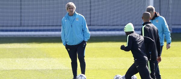 Главный тренер Манчестер Сити Мануэль Пеллегрини (слева) на разминке команды - Sputnik Беларусь