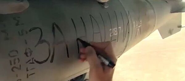 Авиабомба с надписью За Наших установлена на на истребитель-бомбардировщик Су-34 Военно-космических сил России - Sputnik Беларусь