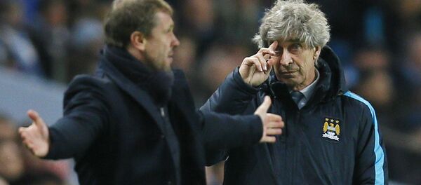 Главный тренер Динамо (Киев) Сергей Ребров (слева) и наставник Манчестер Сити Мануэль Пеллегрини - Sputnik Беларусь