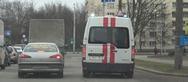 Уступи дорогу: ГАИ проверила реакцию водителей на спецсигналы скорой - Sputnik Беларусь