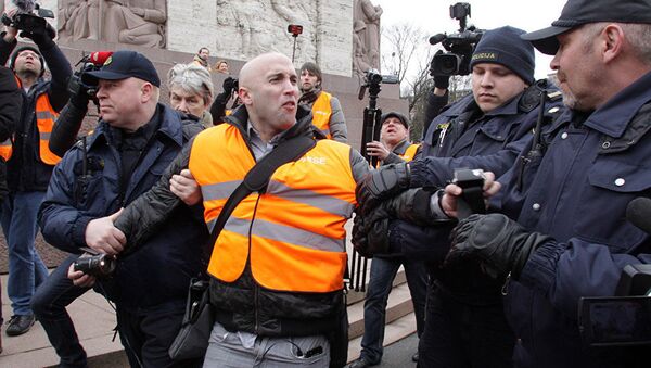 Полиция задержала британца Грэма Филипса в Риге - Sputnik Беларусь