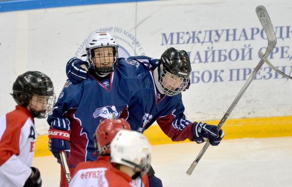 Детская хоккейная команда Центрального района Минска Грифоны - Sputnik Беларусь