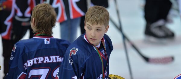 Мікалай Лукашэнка ў складзе каманды Грыфоны Мікалай Лукашэнка ў складзе каманды Грыфоны - Sputnik Беларусь
