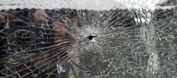 Разбитое стекло маршрутки - Sputnik Беларусь