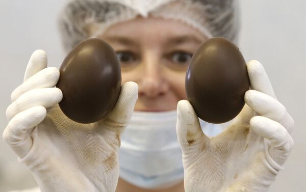 Производство сувенирных шоколадных яиц на минской кондитерской фабрики Коммунарка - Sputnik Беларусь