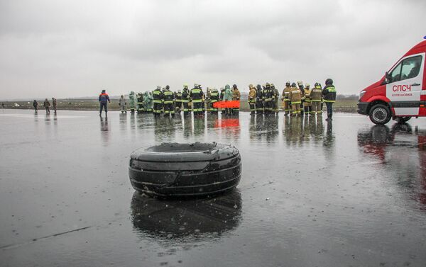 Пассажирский самолет Boeing-737-800 разбился при посадке в аэропорту Ростова-на-Дону - Sputnik Беларусь