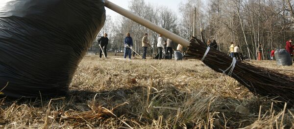 Субботники в городе. Архивное фото - Sputnik Беларусь