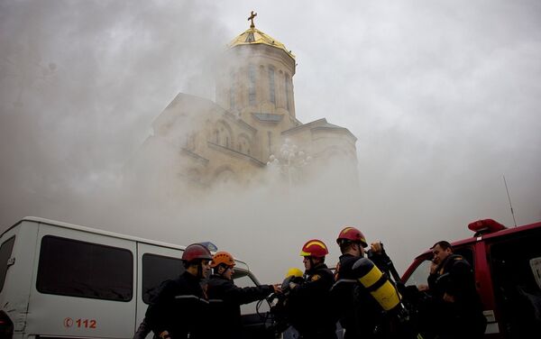 Ликвидация пожара в  самом большом храме Грузии - Самебе - Sputnik Беларусь