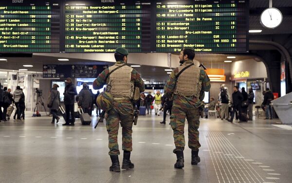 Бельгийские солдаты на станции метро в Брюсселе, архивное фото - Sputnik Беларусь
