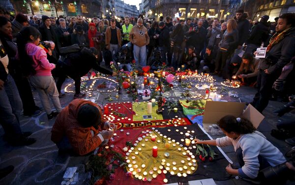 Бельгийцы организовали мемориал на месте теракта в Брюсселе - Sputnik Беларусь