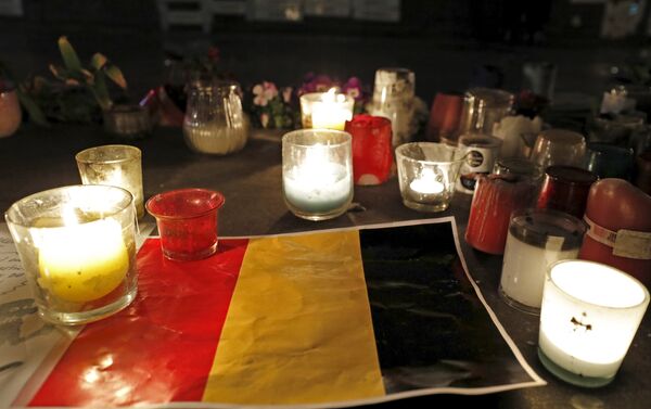 Свечи на месте взрывов в столице Бельгии - Sputnik Беларусь