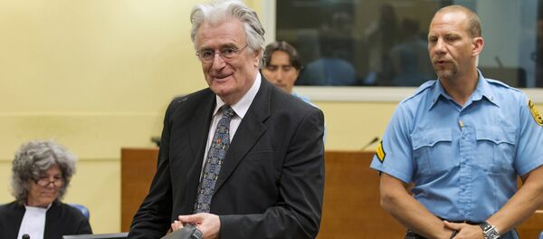 Радован Караджич в зале суда в Гааге,11 июля 2013 - Sputnik Беларусь