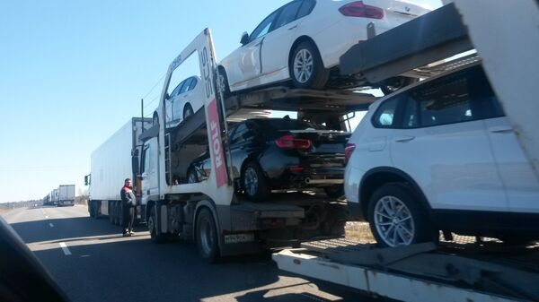 Вадзіцелі велікагрузаў у чарзе на беларуска-літоўскай мяжы - Sputnik Беларусь