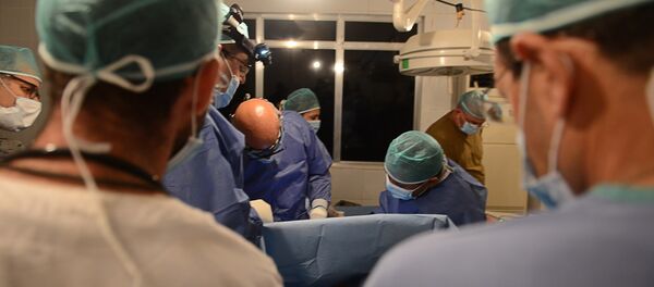 Врачи в операционной - Sputnik Беларусь