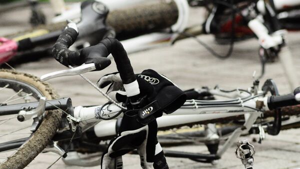 Велосипед и перчатки велогонщика. Архивное фото - Sputnik Беларусь