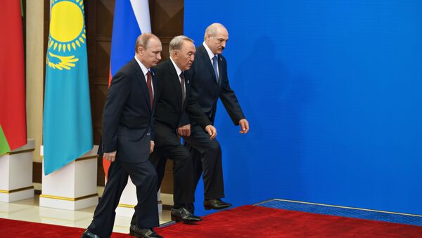 Президент России Владимир Путин, президент Казахстана Нурсултан Назарбаев и президент Беларуси Александр Лукашенко (слева направо) - Sputnik Беларусь