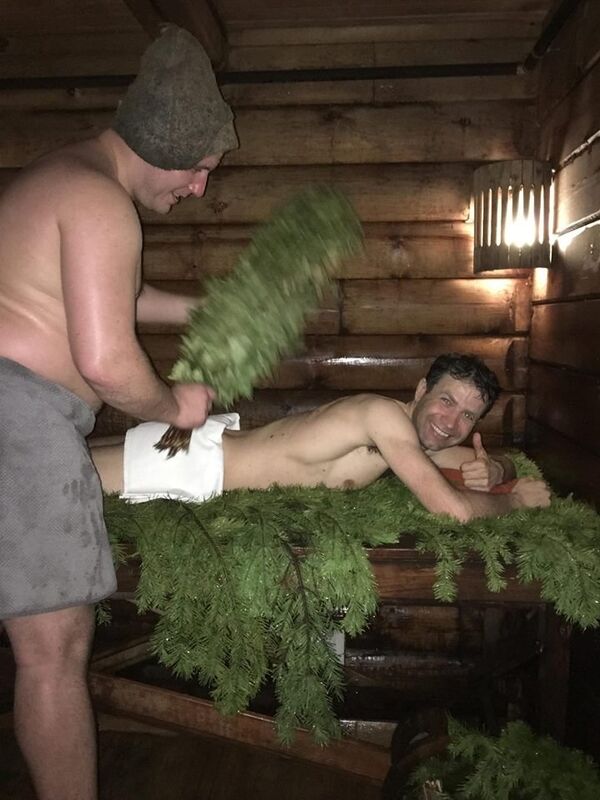 После трехчасового сеанса, по словам биатлониста, он как-будто заново родился После трехчасового сеанса, по словам биатлониста, он как-будто заново родился - Sputnik Беларусь