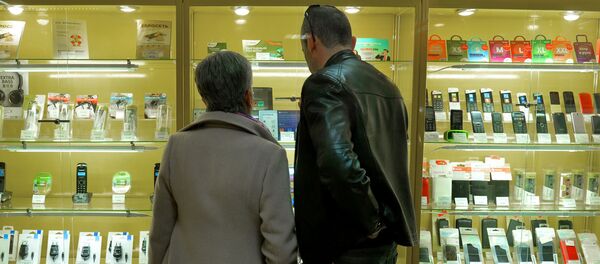 В одном из магазинов, продающих телефоны - Sputnik Беларусь