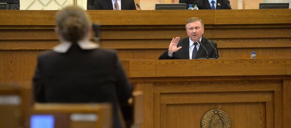 Кобяков отвечает на вопросы депутатов - Sputnik Беларусь