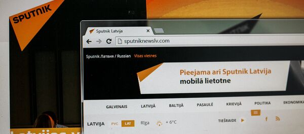 Монитор компьютера с сайтом Sputnik Латвия - Sputnik Беларусь