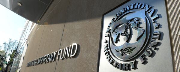 Табличка с логотипом Международного валютного фонда на стене здания МВФ Табличка с логотипом Международного валютного фонда на стене здания МВФ - Sputnik Беларусь