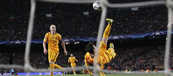 Лионель Месси наносит удар по воротам мадридского Атлетико - Sputnik Беларусь