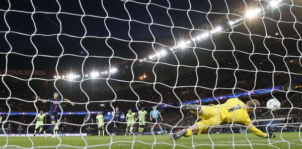 Голкипер горожан Джо Харт стал одним из героев матча, отразив пенальти в исполнении Златана Ибрагимовича - Sputnik Беларусь