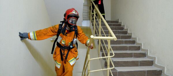 Пожарные на лестничной клетке, архивное фото - Sputnik Беларусь