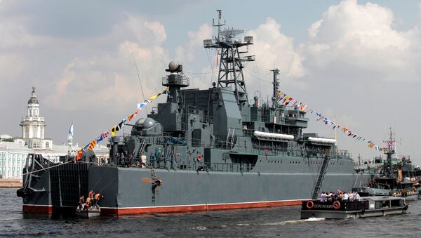 Большой десантный корабль Минск (БДК) в акватории Невы - Sputnik Беларусь