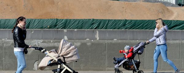 Больш чым на $660 мільёнаў адкрыты дэпазіты на сямейны капітал у Беларусі Больш чым на $660 мільёнаў адкрыты дэпазіты на сямейны капітал у Беларусі - Sputnik Беларусь