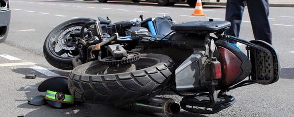 Мотоцикл предполагаемого виновника ДТП Мотоцикл предполагаемого виновника ДТП - Sputnik Беларусь