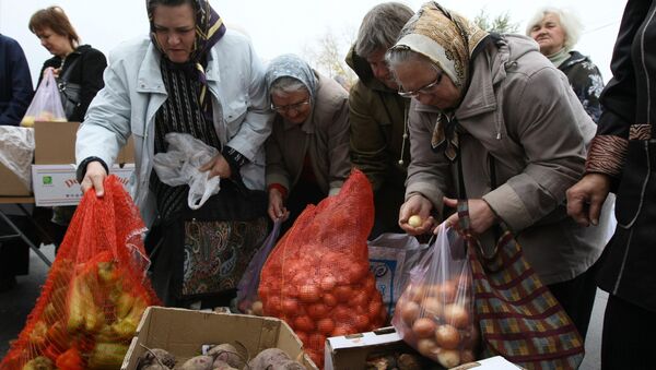 Торговля овощами на рынке - Sputnik Беларусь
