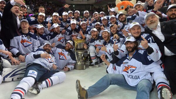 Игроки Металлурга, ставшие обладателями Кубка Гагарина Континентальной хоккейной лиги сезона 2015-2016 - Sputnik Беларусь