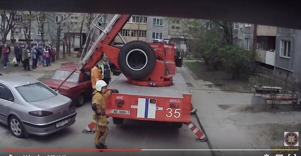 Кадры видео МЧС с ликвидации пожара на улице Голубева - Sputnik Беларусь