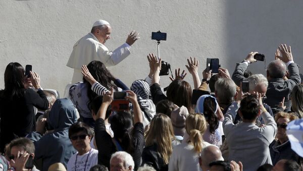 Папа римский Франциск прибыл на аудиенцию на площадь Святого Петра в Ватикане - Sputnik Беларусь