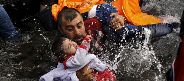 Спасение нелегальных мигрантов у берегов Греции - Sputnik Беларусь