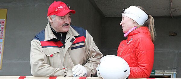 Александр Лукашенко и Дарья Домрачева Александр Лукашенко и Дарья Домрачева - Sputnik Беларусь