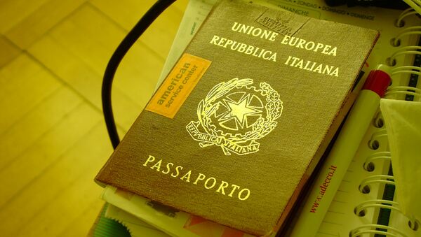 Итальянский паспорт, архивное фото - Sputnik Беларусь