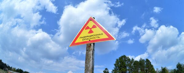 Знак, предупреждающий о радиации, архивное фото - Sputnik Беларусь