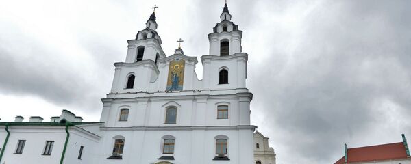 Возле Минского Свято-Духова Кафедрального Собора - Sputnik Беларусь