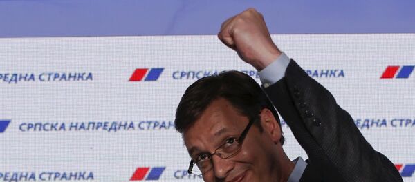 Лидер Српске напредне странке Александар Вучић даје изјаву новинарима - Sputnik Беларусь