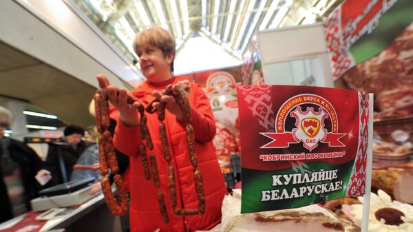 Продажа мясной продукции на выставке-ярмарке в России. Архивное фото - Sputnik Беларусь