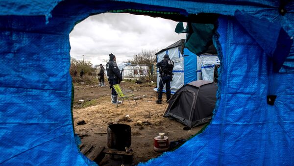 Лагерь мигрантов во французском портовом городе Кале - Sputnik Беларусь